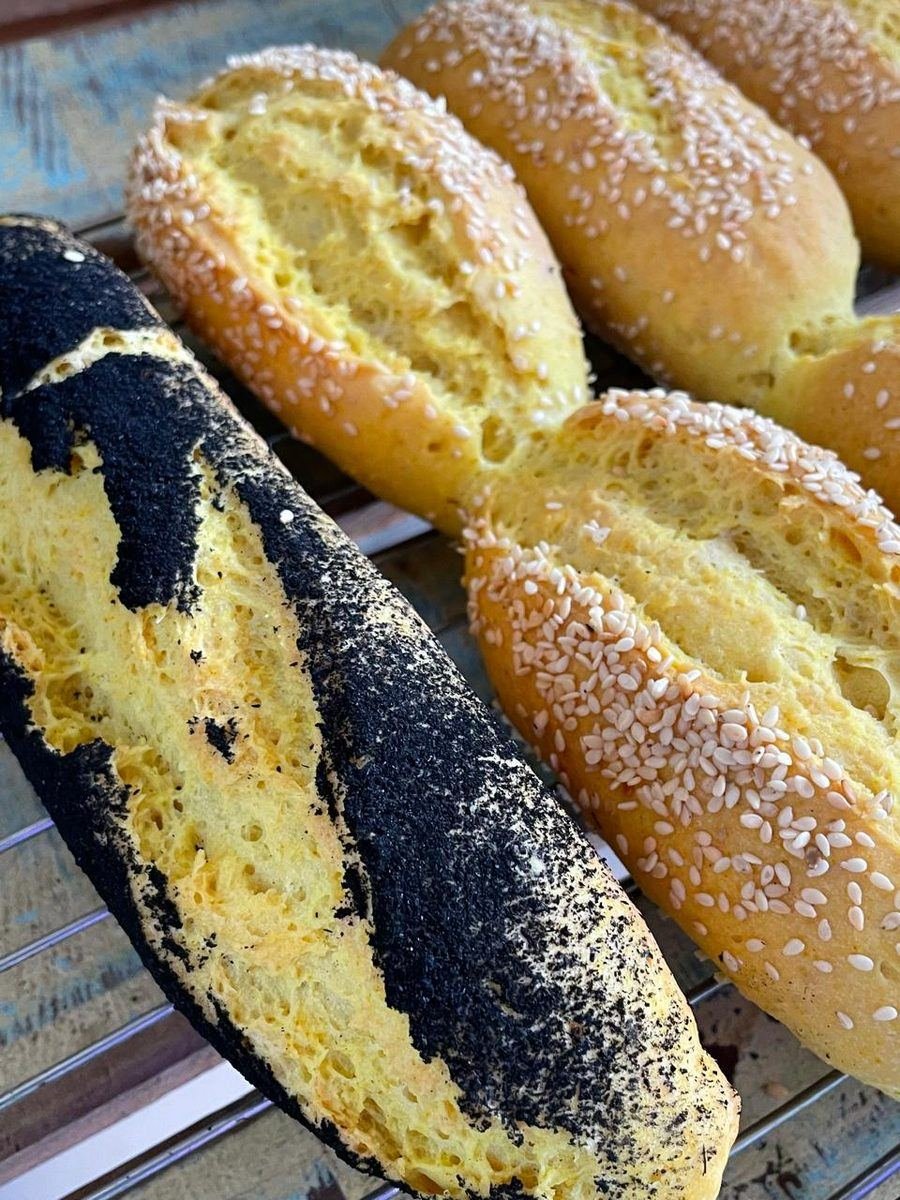 Baguete Açafrão e Carvão Ativado